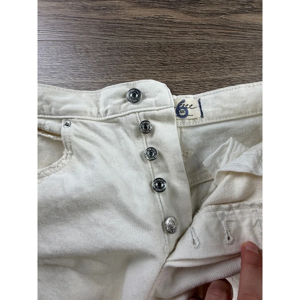 We The Free Free People Makai Cutoff Distressed Shorts Size 26 off White
